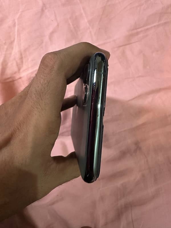 iPhone 11 Pro max 256 gb pta approved . . 4