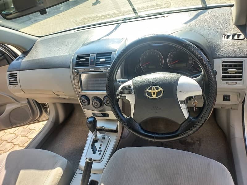 Toyota Corolla Axio 2014 12