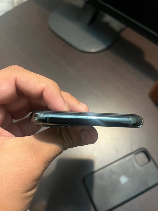 iPhone 11 Pro Max 256GB 4