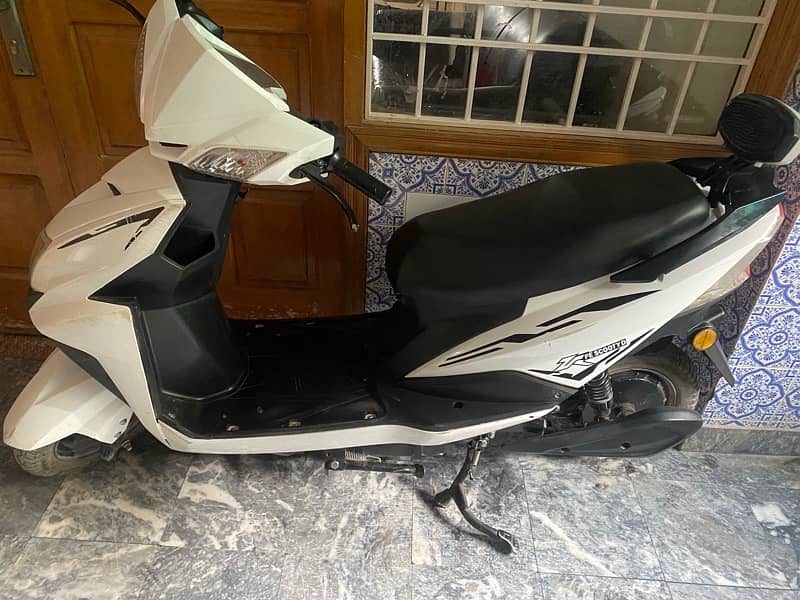 scooty for sale 3