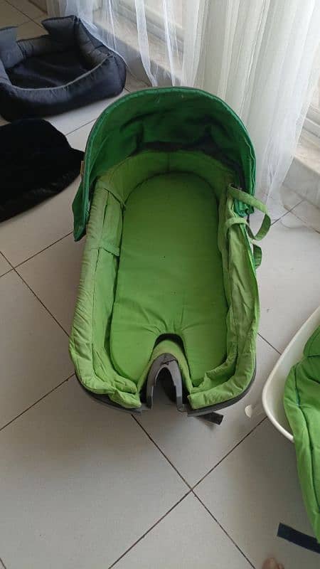 Stokke pram, bassinet and bath support 2