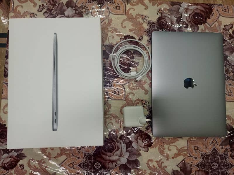 Brand new apple macbook M1 1