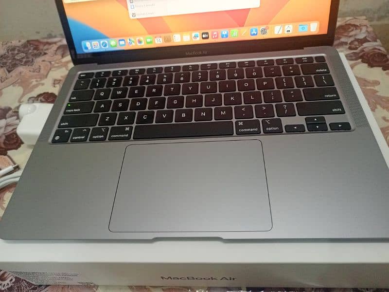 Brand new apple macbook M1 7