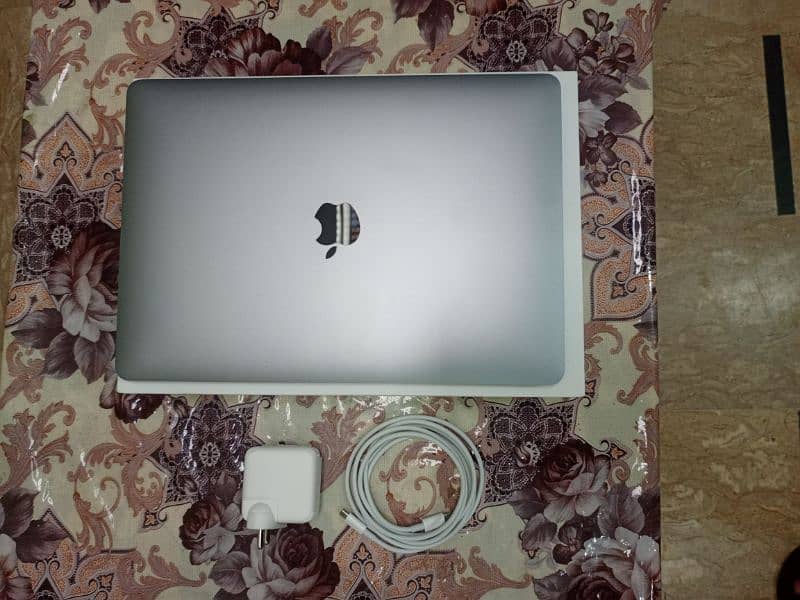 Brand new apple macbook M1 10