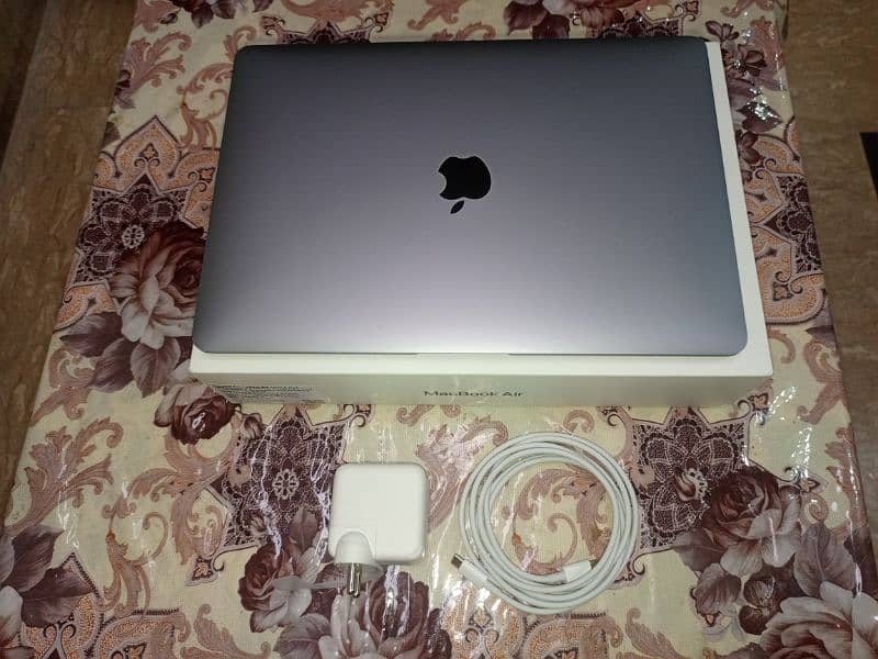 Brand new apple macbook M1 11