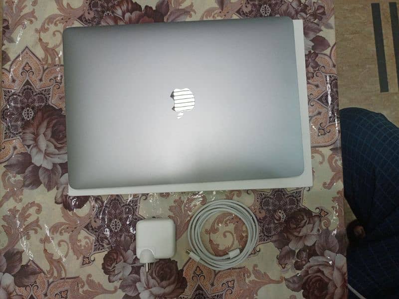 Brand new apple macbook M1 13