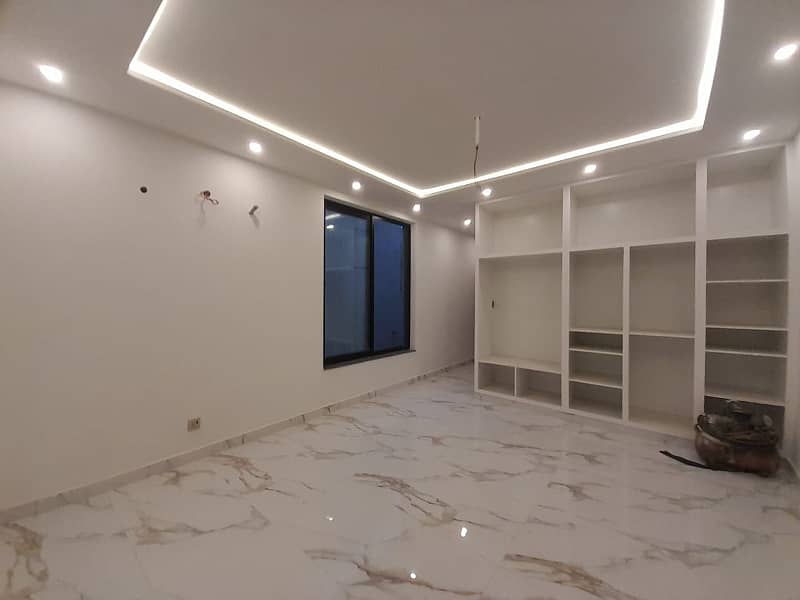 2 kanal upar portion like a brand new lower portion Lock available for rent in DHA 5