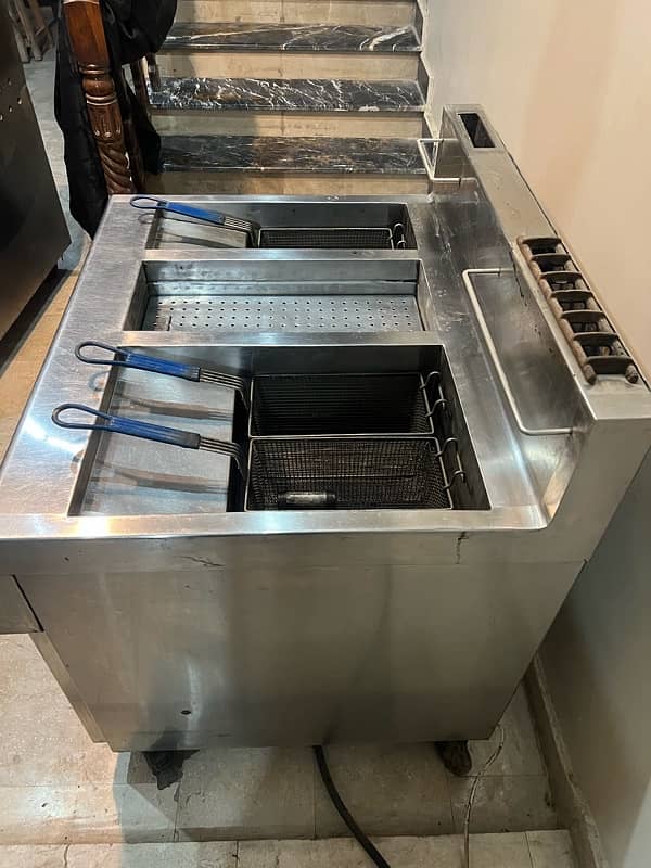 FRYER, HOT PLATE & PIZZA OVEN 7