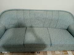 7 seaters sofa and table