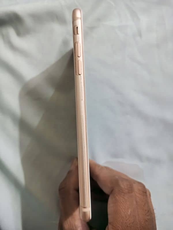 Apple Iphone 8Plus is in used but condition is clearly okay 2