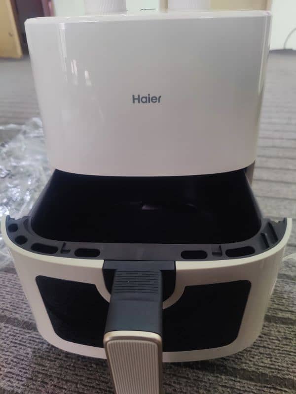 Haier Air Fryer, size 5L, smoke free, Time & Temperature controlled 7