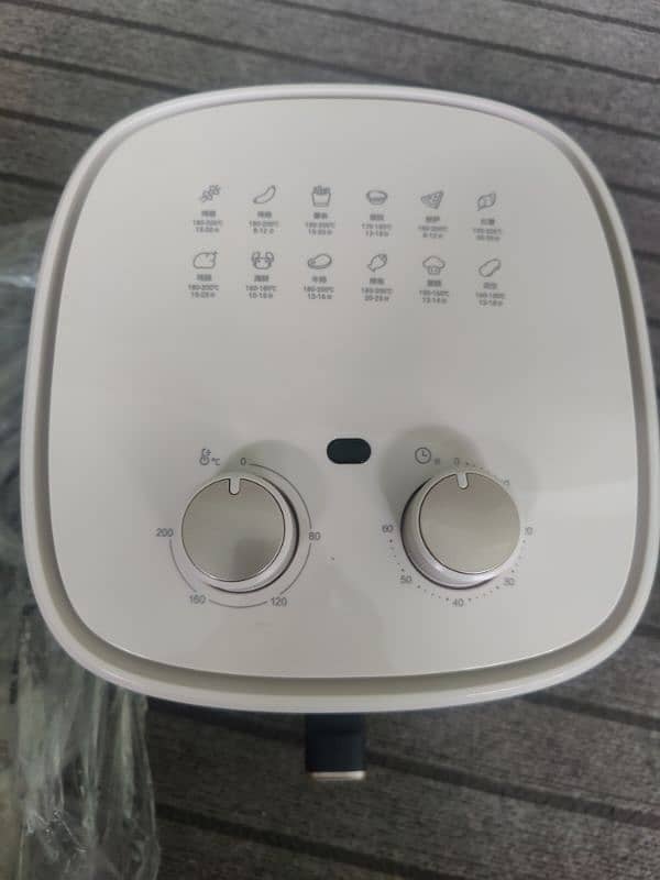 Haier Air Fryer, size 5L, smoke free, Time & Temperature controlled 8