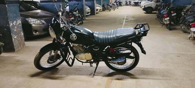 Hello im selling Suzuki GS150 bike 0