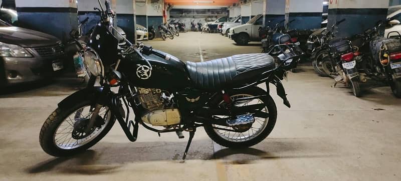 Hello im selling Suzuki GS150 bike 1