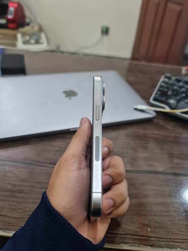 Iphone 15 pro 256gb jv 3