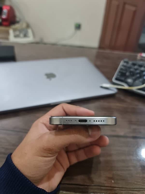 Iphone 15 pro 256gb jv 5