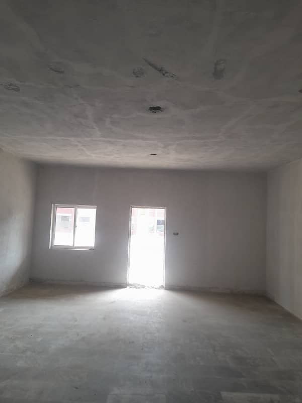 Dhai kanal commercial building for rent for school office aur wear house ka lia khali ha 2