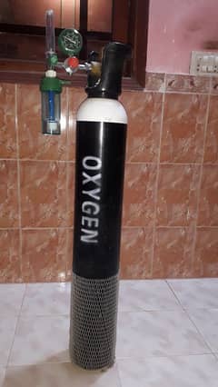 Oxygen cylinder with kit