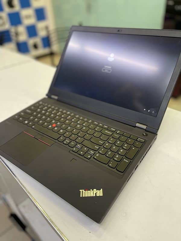 Lenovo P15 0