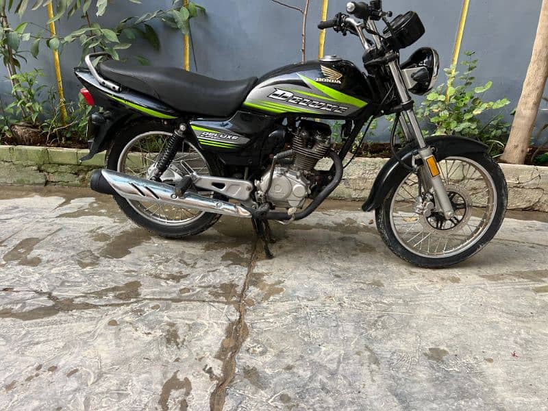 Honda CG-125 Deluxe Bike. Mint condition 2