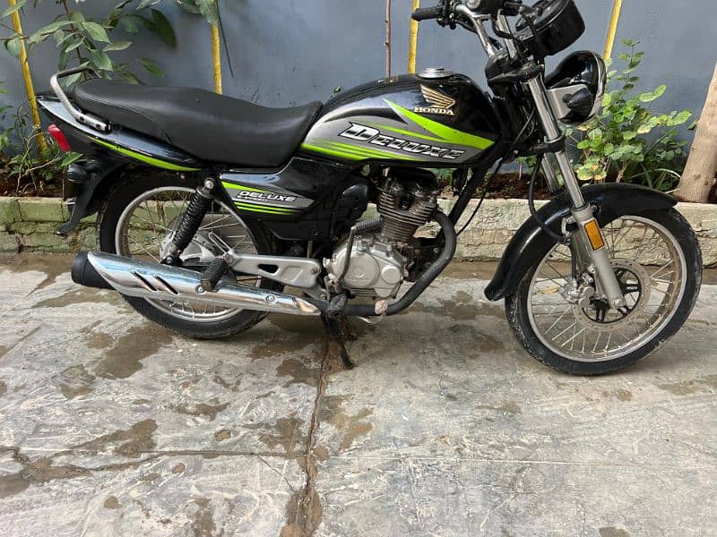 Honda CG-125 Deluxe Bike. Mint condition 4