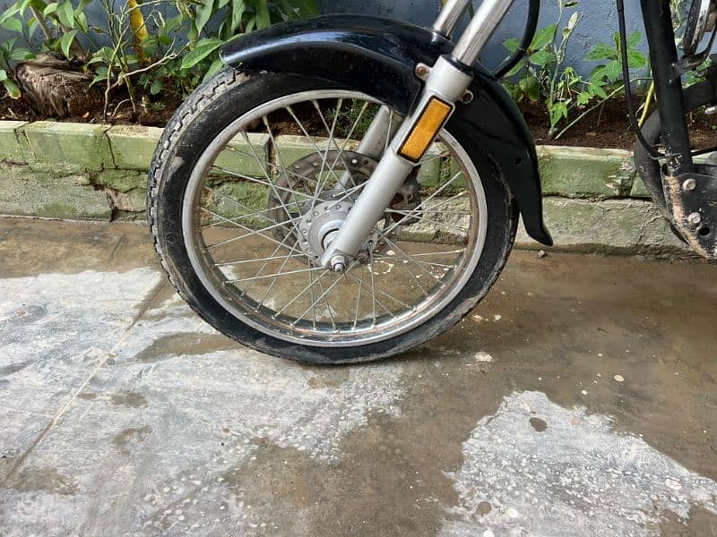 Honda CG-125 Deluxe Bike. Mint condition 5