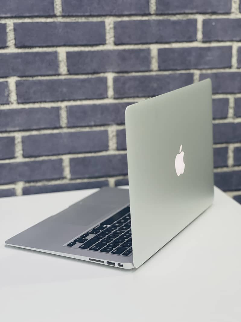 MacBook Air 2017 in mint condition 0