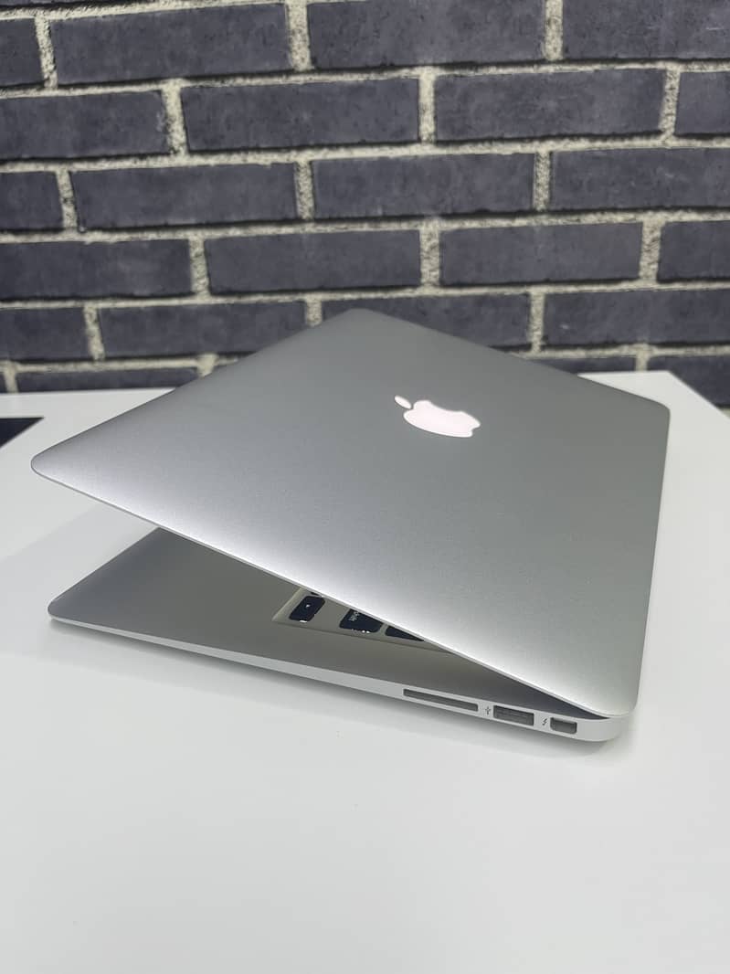 MacBook Air 2017 in mint condition 1