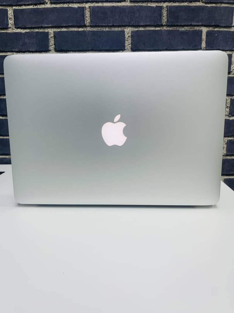 MacBook Air 2017 in mint condition 2