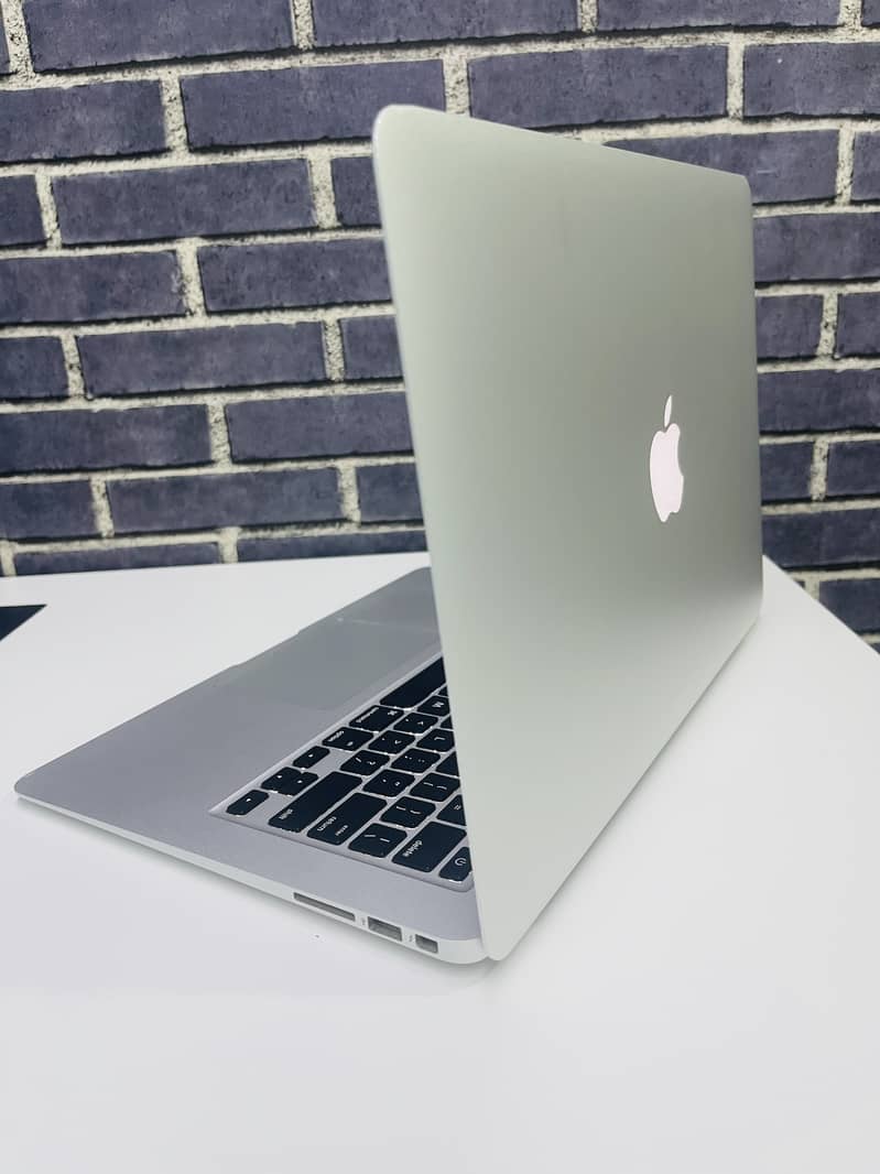 MacBook Air 2017 in mint condition 3