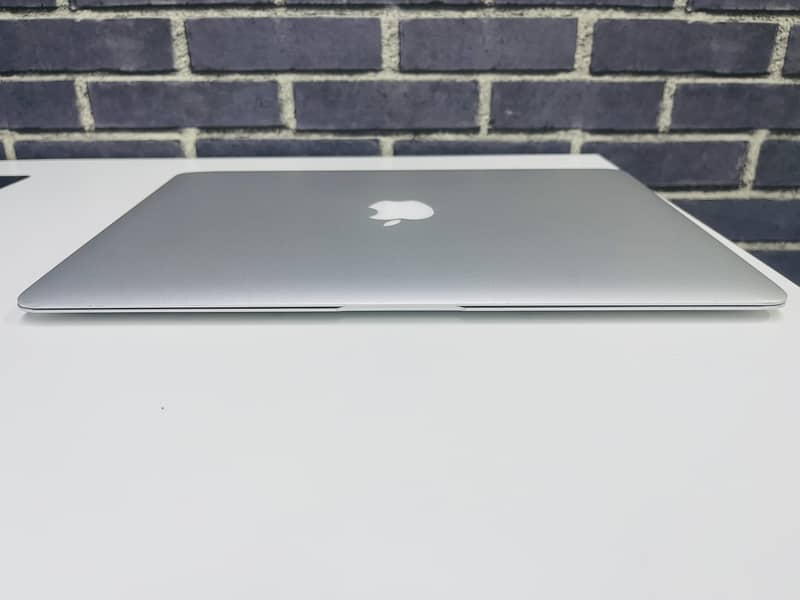 MacBook Air 2017 in mint condition 4