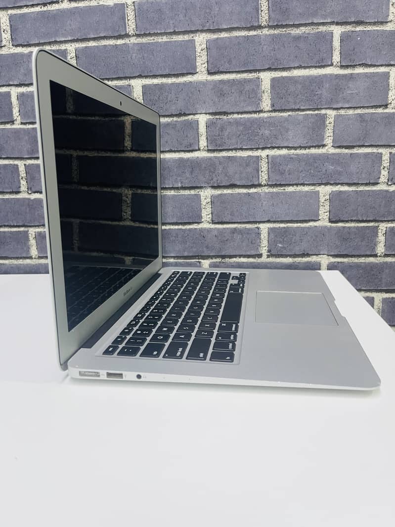 MacBook Air 2017 in mint condition 6