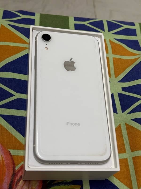 i Phone XR 128 GB PTA Approved 4