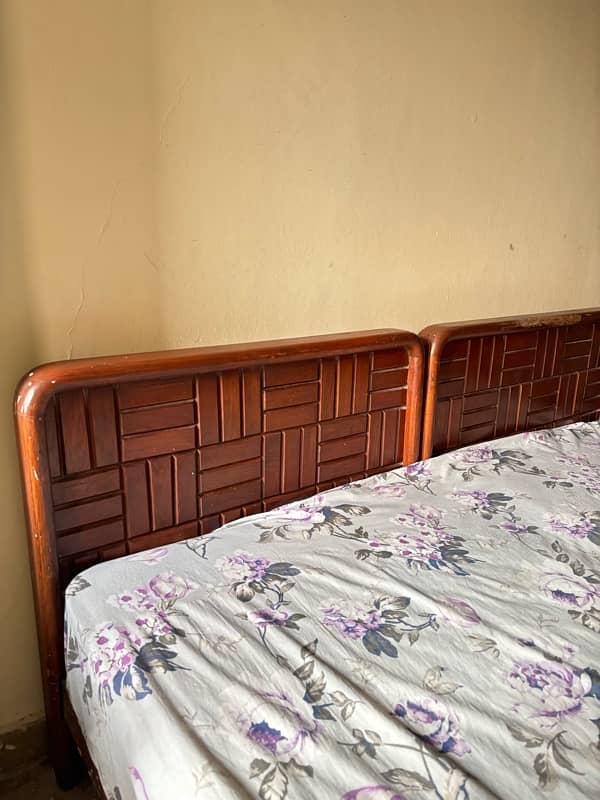 SELLING A KING SIZE BEDSET AND 2 SINGLE BEDSET 10