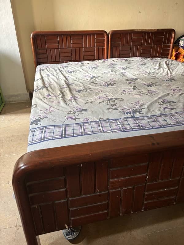 SELLING A KING SIZE BEDSET AND 2 SINGLE BEDSET 11