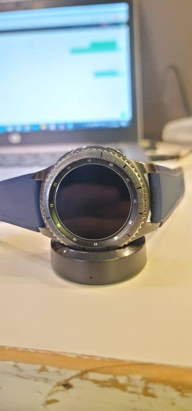 Samsung Gear S3 Frontier 46mm Dark Gray with dark blue band. 6