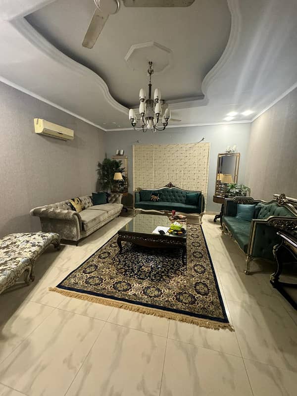 500 yard banglow Owner built Dayyar wood 1+4 bed dd Tiled flooring well maintained 9