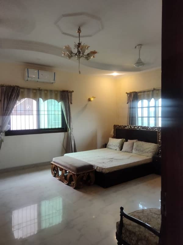 500 yard banglow Owner built Dayyar wood 1+4 bed dd Tiled flooring well maintained 22