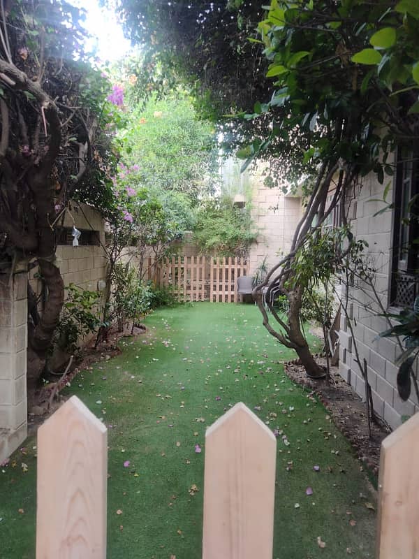 500 yard banglow Owner built Dayyar wood 1+4 bed dd Tiled flooring well maintained 23