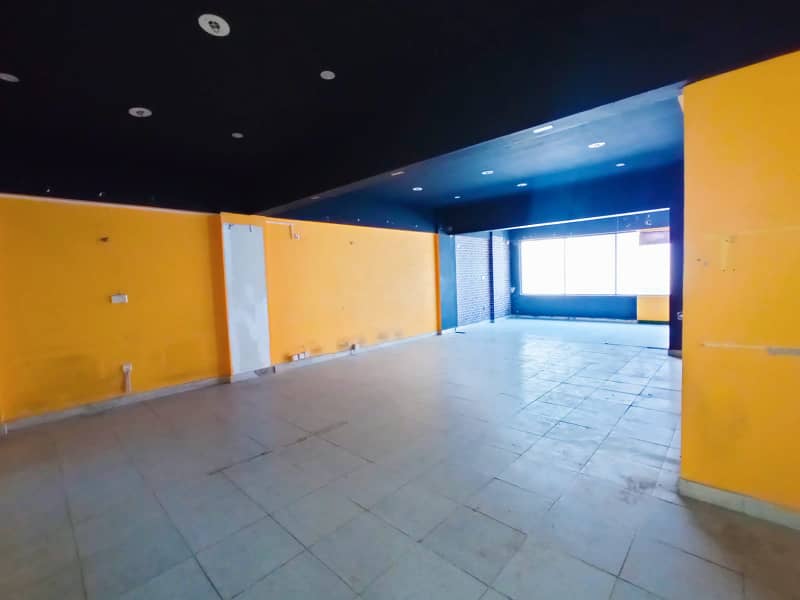 Dha Ph 5 | Saba Com Aera | BrandNew 1000 Sqft Comm Floor For Rent | 40 Ft Wide Street Front Entrance | All Around Banks, Food Chain | Ideal For Media House, Software House, Call Center | Walking Distance To SeaView 1