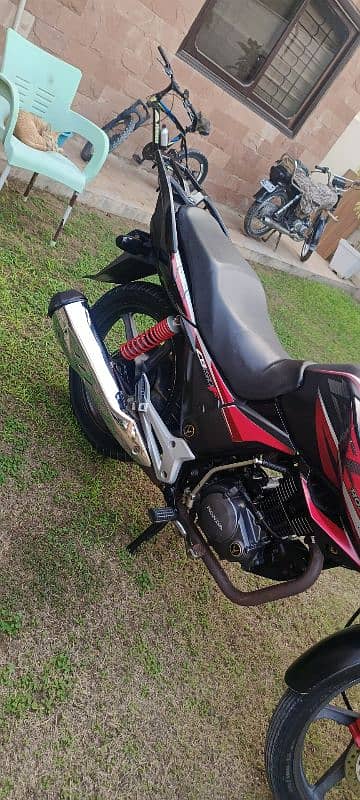 Honda CB 150 model 2017 7