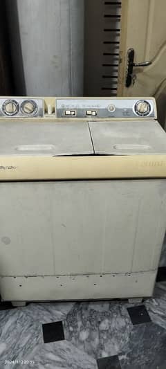 Murphy Richard's washing machine with dryer