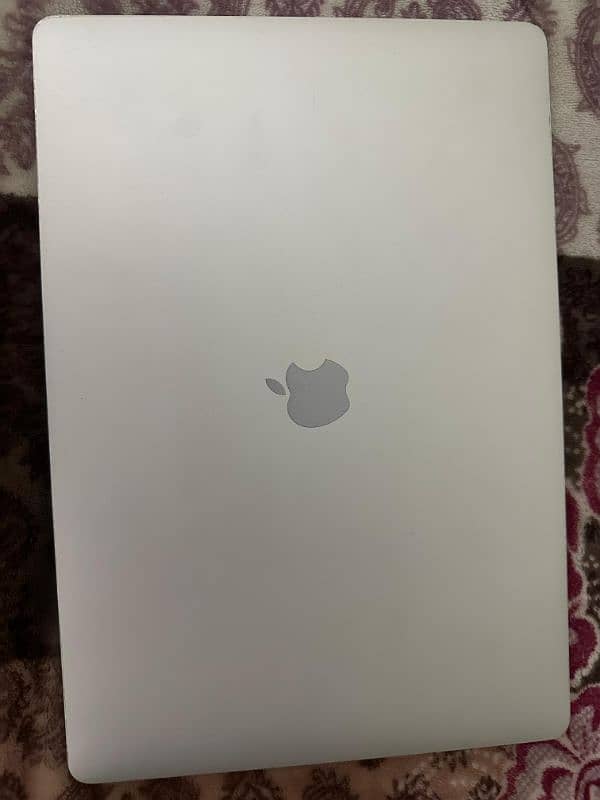 Macbook pro 2017 15.4 Ratina 0