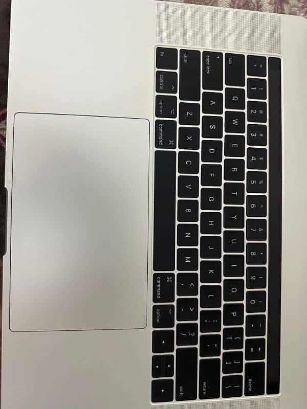 Macbook pro 2017 15.4 Ratina 1