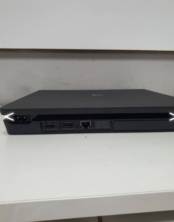 PS4 1 tb only 1 month used with 2 controller and taken 7 4