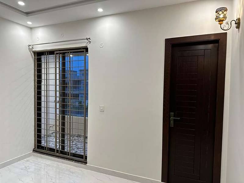 8 MARLA BEAUTIFUL HOUSE AVAILABLE FOR RENT IN DHA RAHBER 11 3