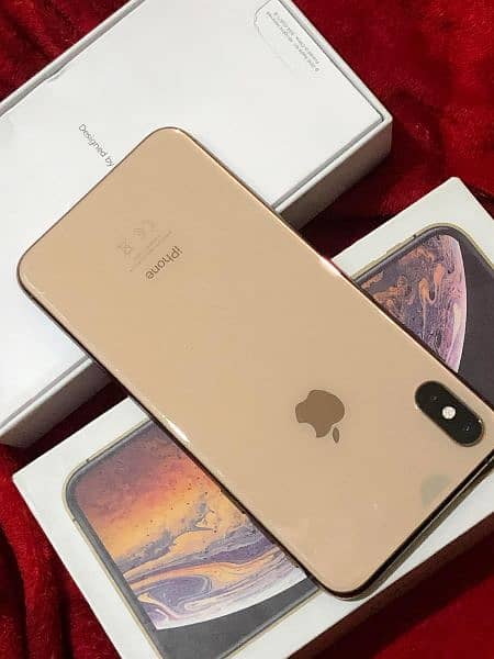 iphone xs max 256 GB gold color 3