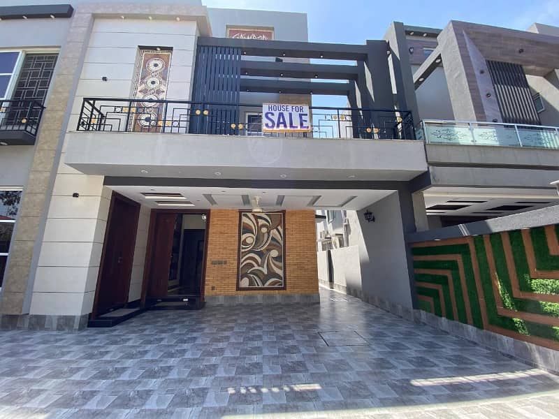 10 Marla Luxury House For Sale In Bahria Town Lahore At Hot And Prime Location 21