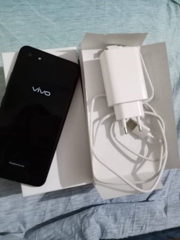 Vivo y83 128 And 6Gb Ram box Plus Charger. excellent battery Timing 1