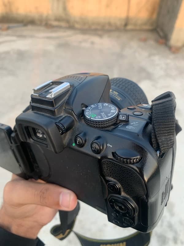 Nikon D5300 with 18-55mm G lens 8